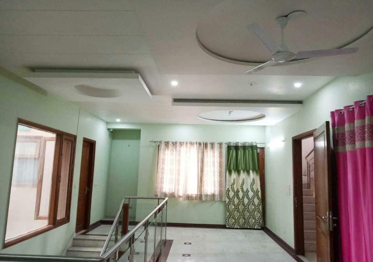 Hotel J P Residency Greater Noida Esterno foto