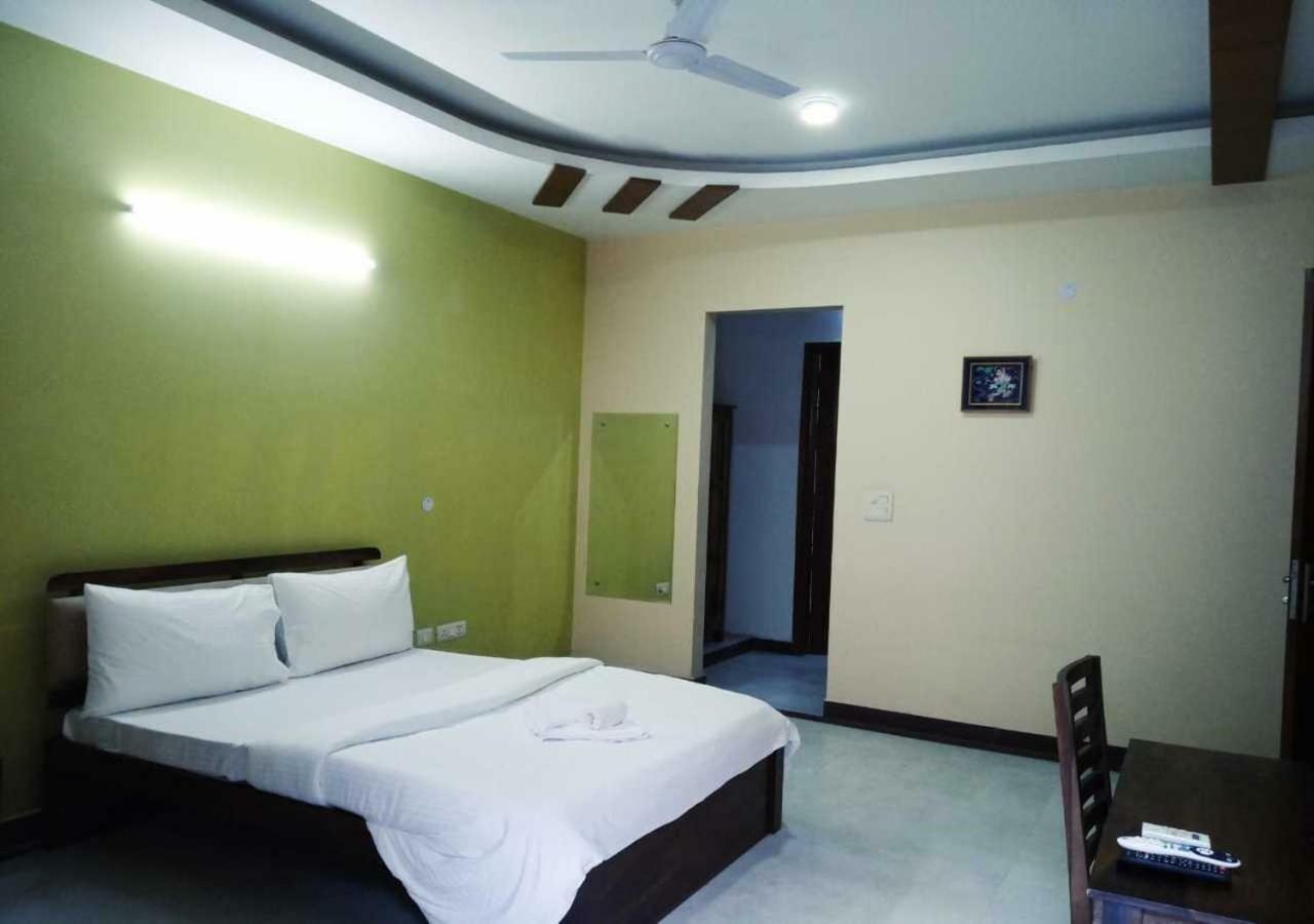 Hotel J P Residency Greater Noida Esterno foto