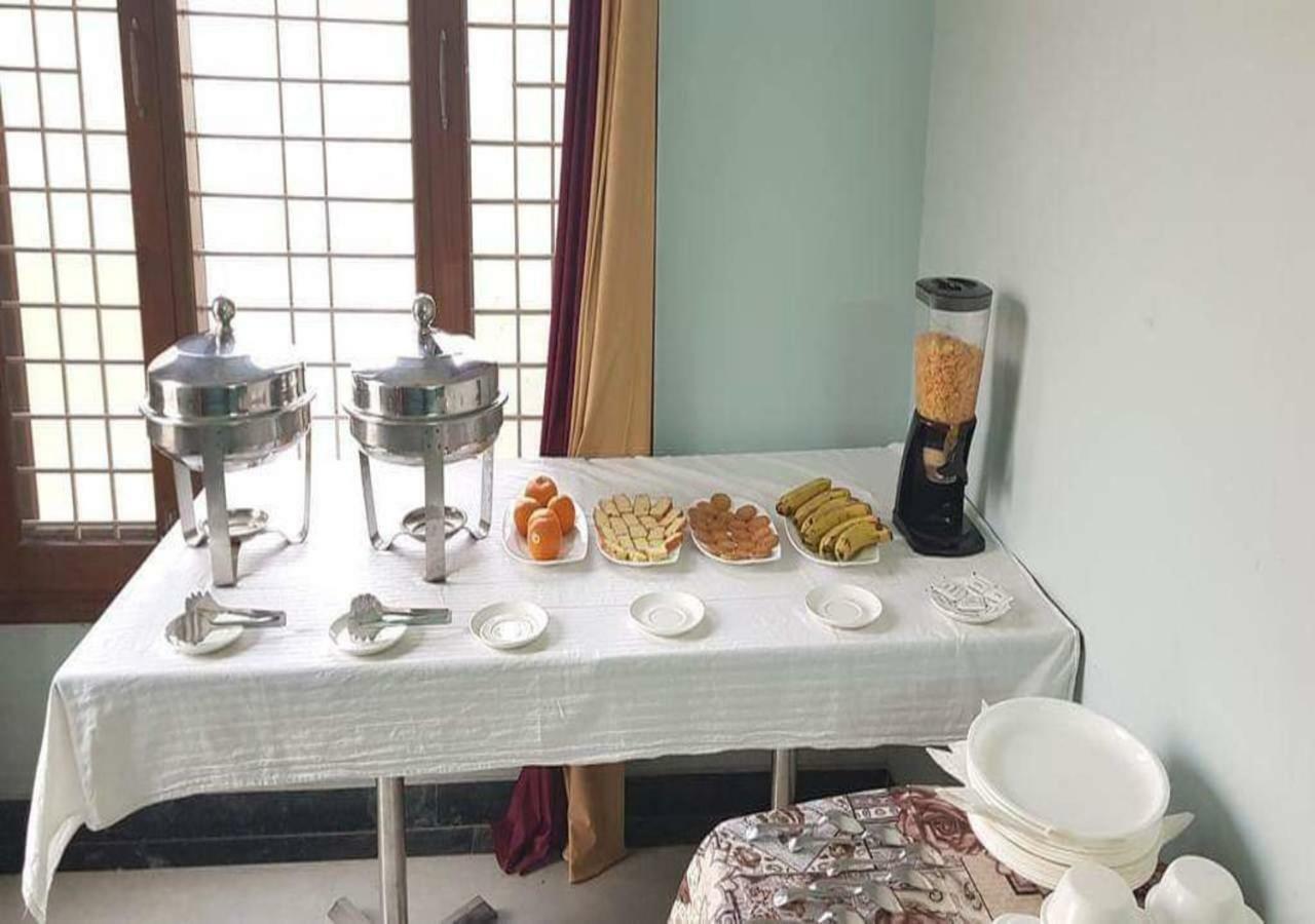 Hotel J P Residency Greater Noida Esterno foto