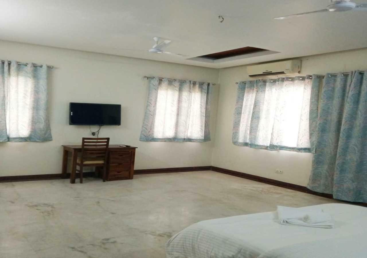 Hotel J P Residency Greater Noida Esterno foto