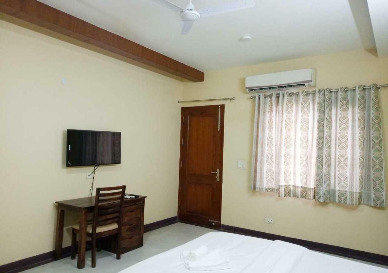 Hotel J P Residency Greater Noida Esterno foto