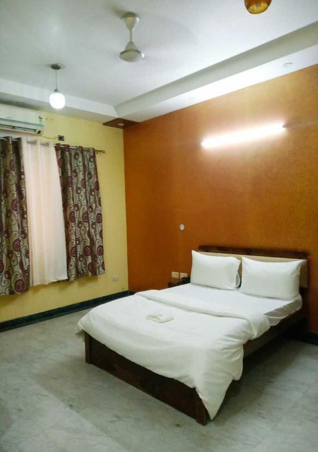 Hotel J P Residency Greater Noida Esterno foto
