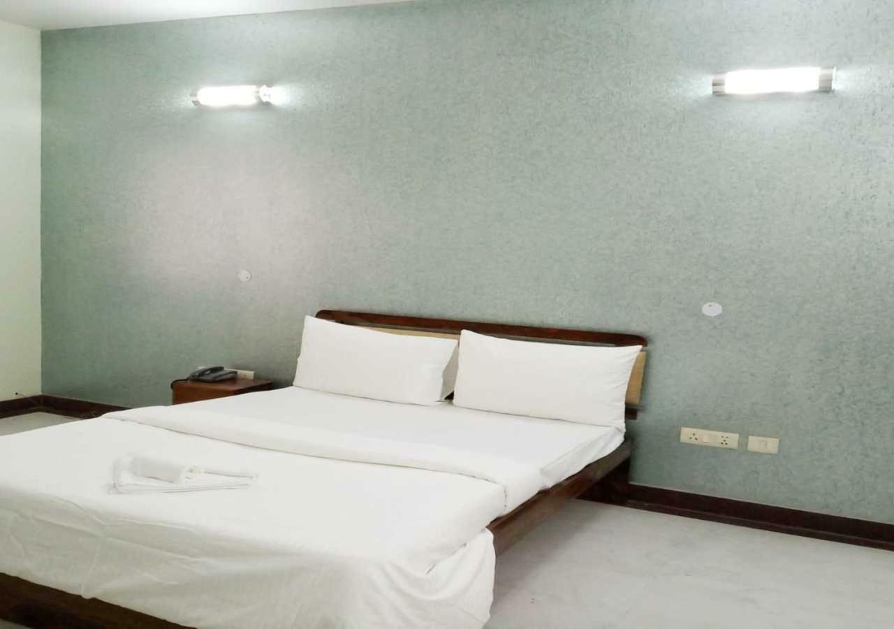 Hotel J P Residency Greater Noida Esterno foto