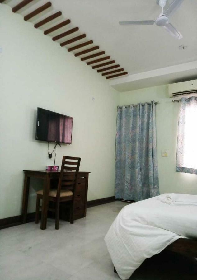 Hotel J P Residency Greater Noida Esterno foto