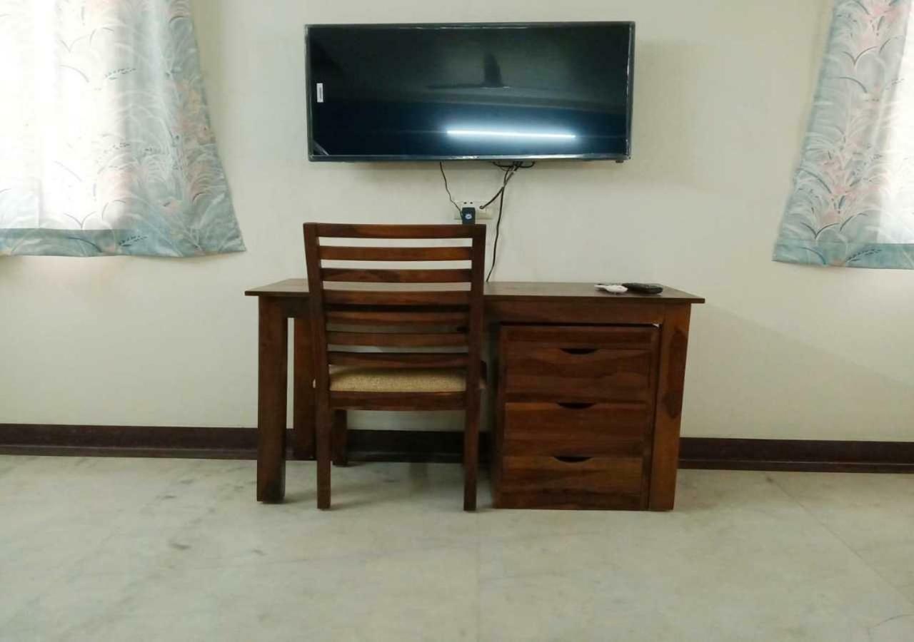 Hotel J P Residency Greater Noida Esterno foto