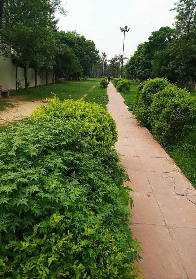 Hotel J P Residency Greater Noida Esterno foto